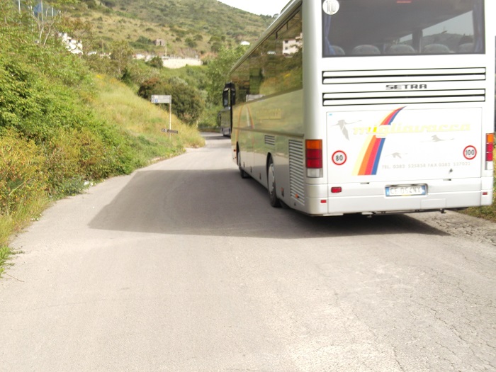 Bretella sp 33 bus in transito