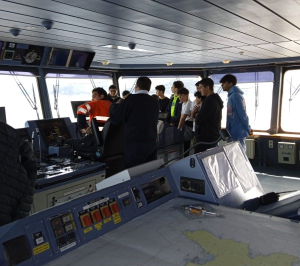 In occasione della Giornata del Mare, gli studenti del Nautico sul ponte di comando di Blu Navy
