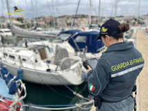 Noleggio abusivo di una imbarcazione da diporto scoperto dalla GdF di Portoferraio, 4mila euro di multa
