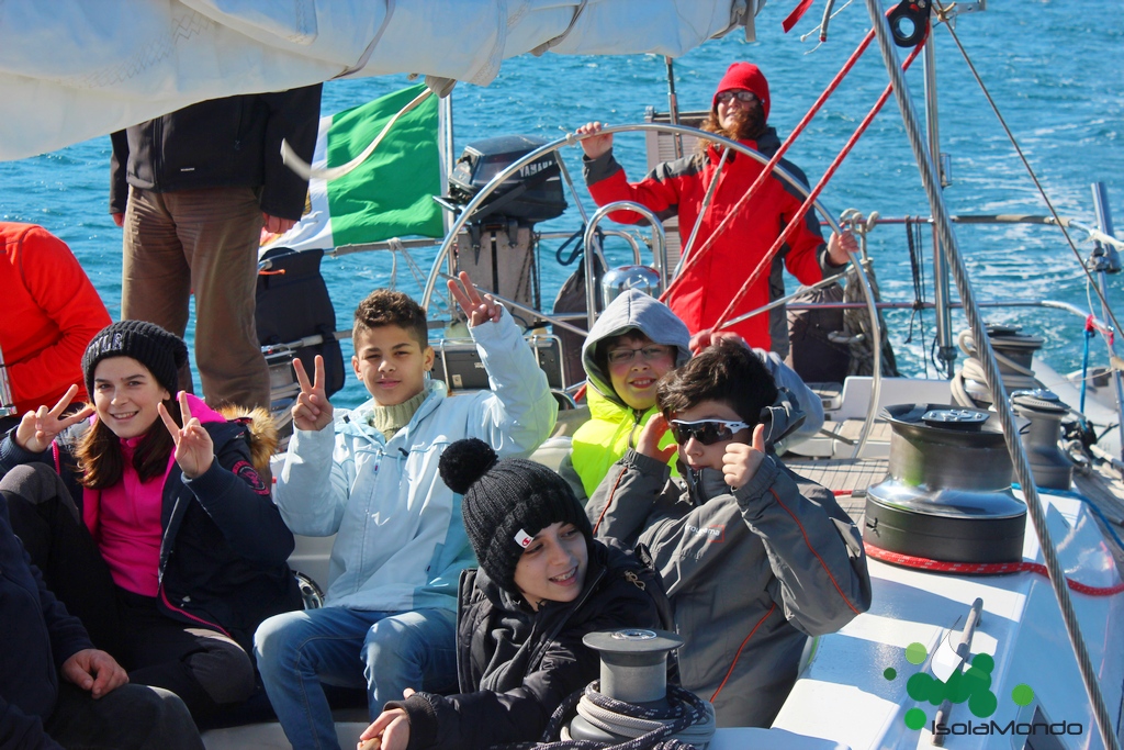 001 il giovane equipaggio in navigazione
