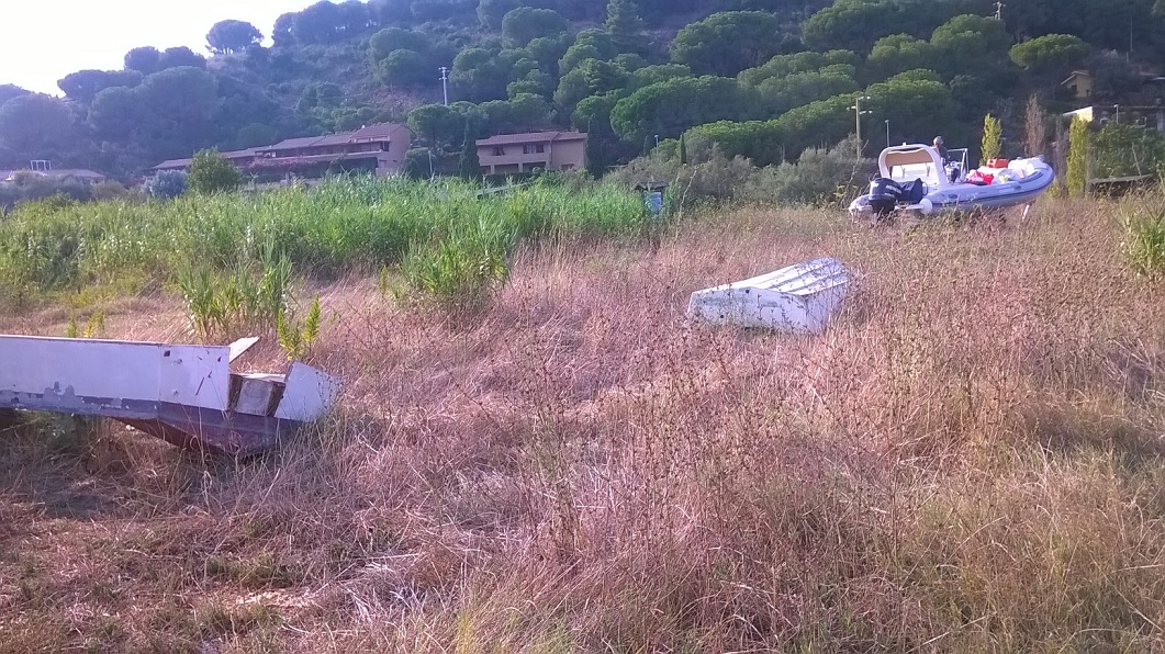 MOla barche abbandonate gommone