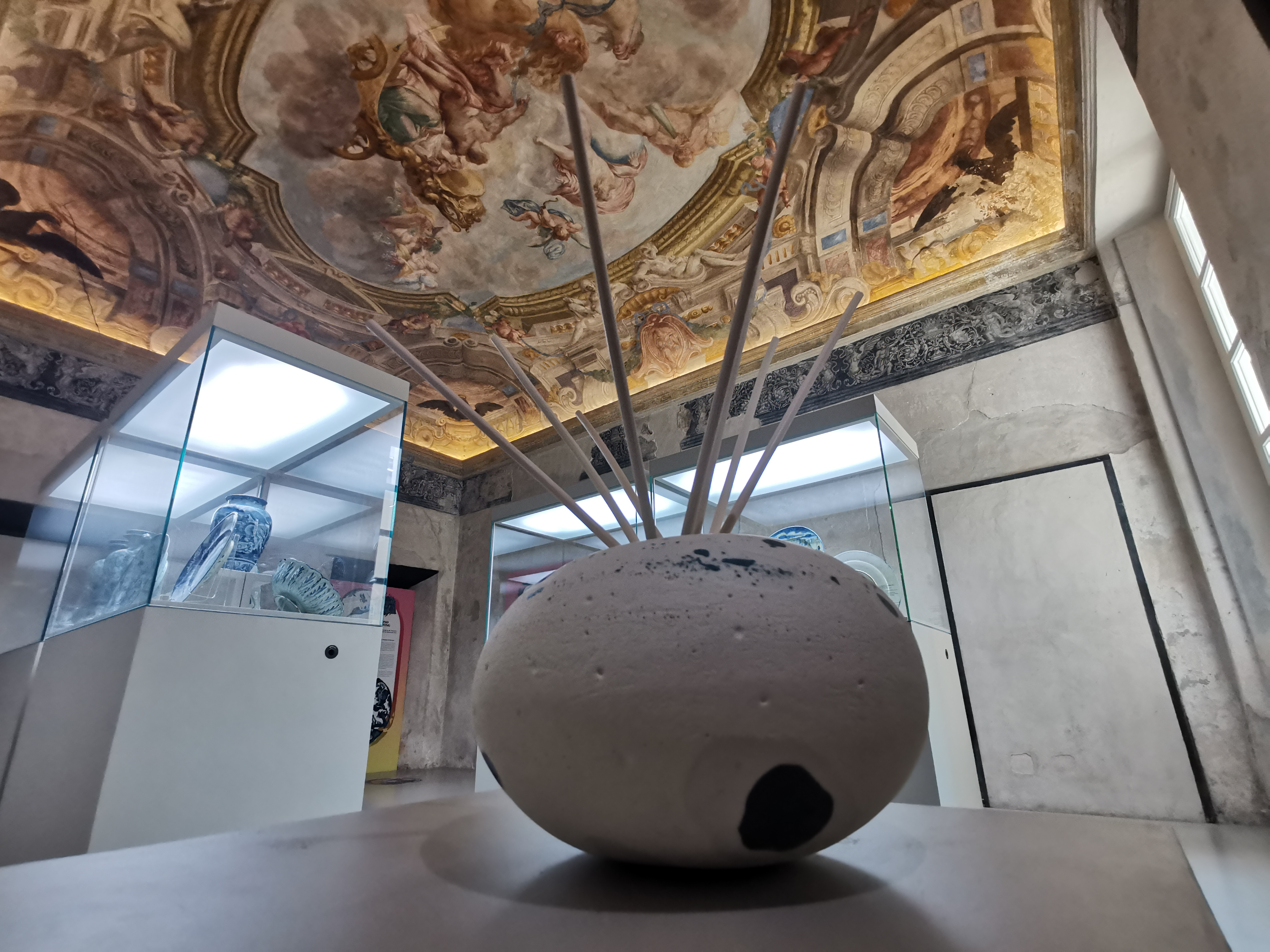 diffusore Alfredo Gioventù nel Museo della Ceramica di Savona