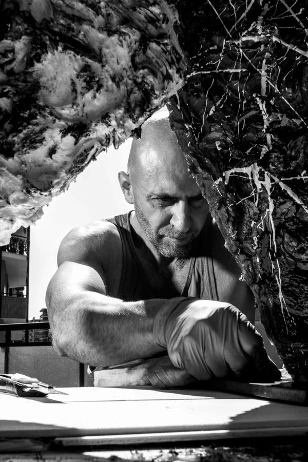 8 Cesare Catania mentre scolpisce min