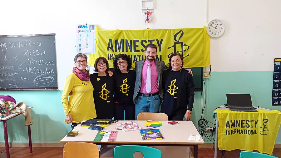 Gruppo Amnesty con Matteo Mammini