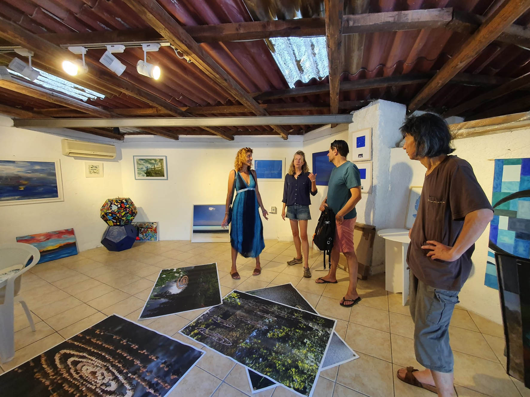 Artisti al lavoro nella Galleria del Museo