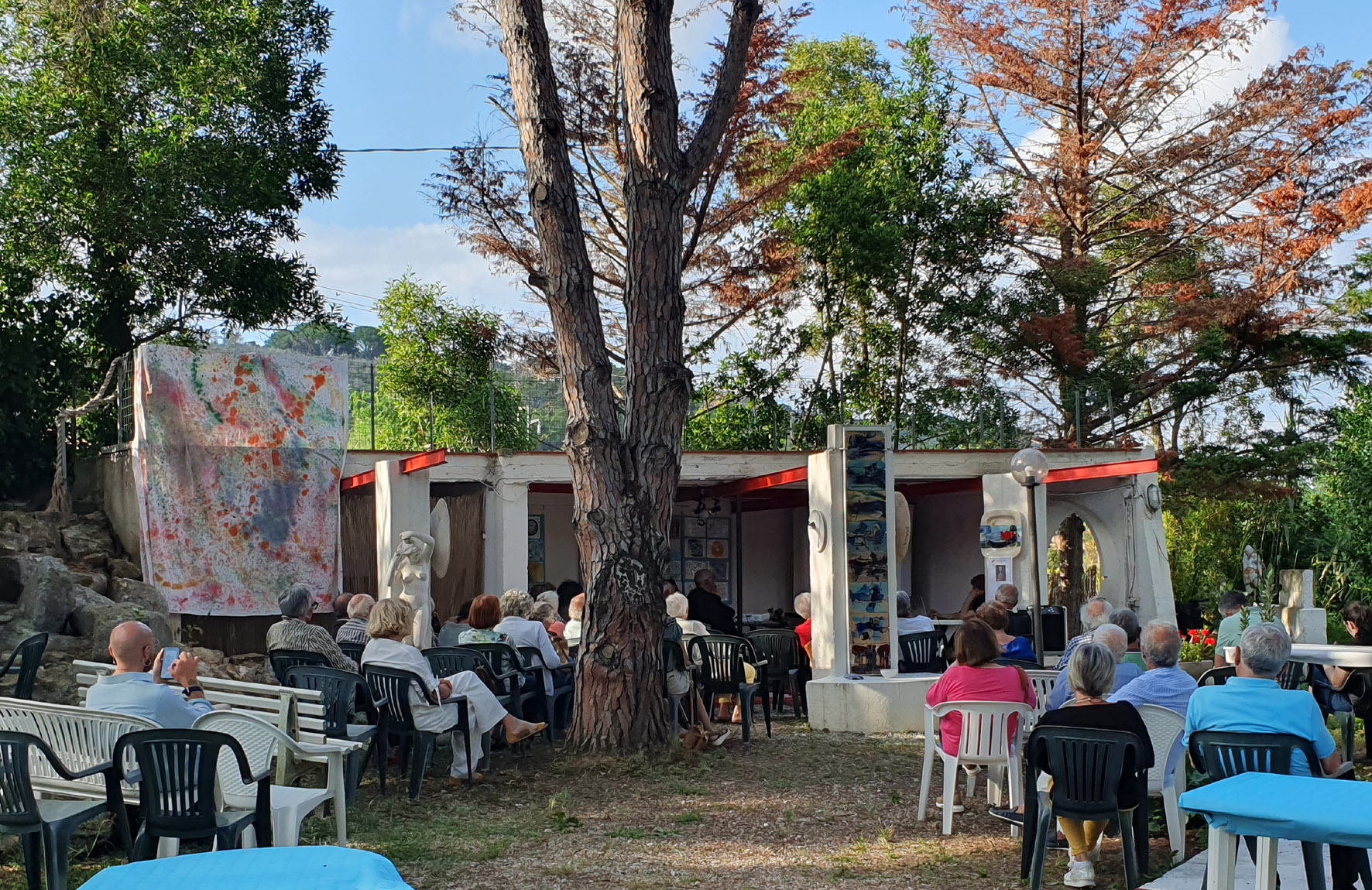 5  Folto e attento pubblico