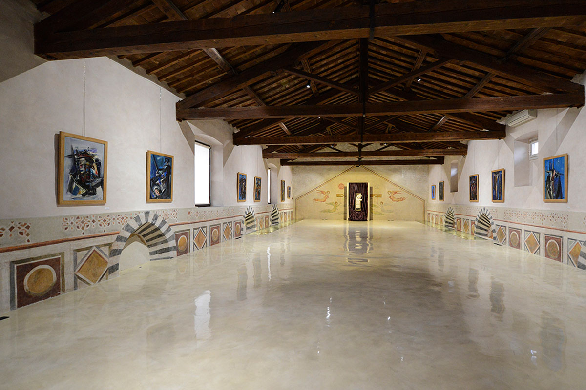 10 Sala capriate con Cristo