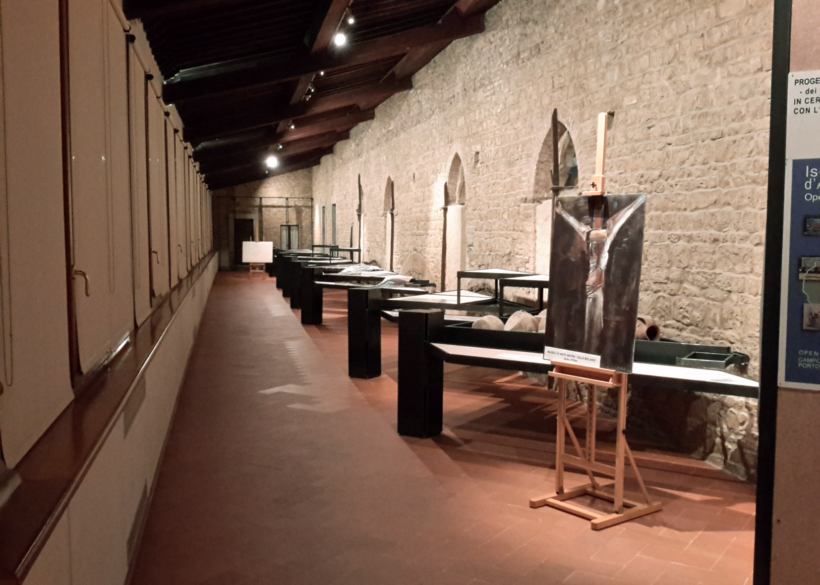 8 Corridoio rassegna stampa