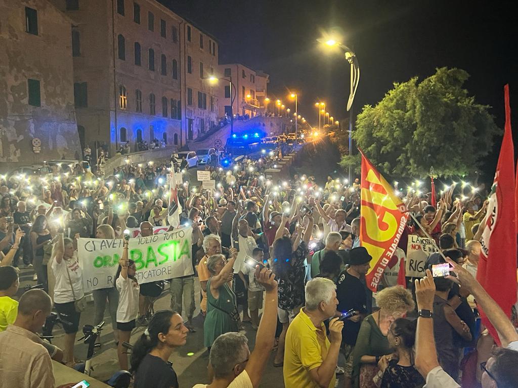 manifestazione piombino 30 luglio (26)