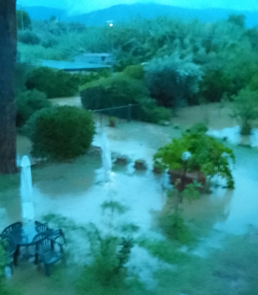 giardino alzi fosso esondato