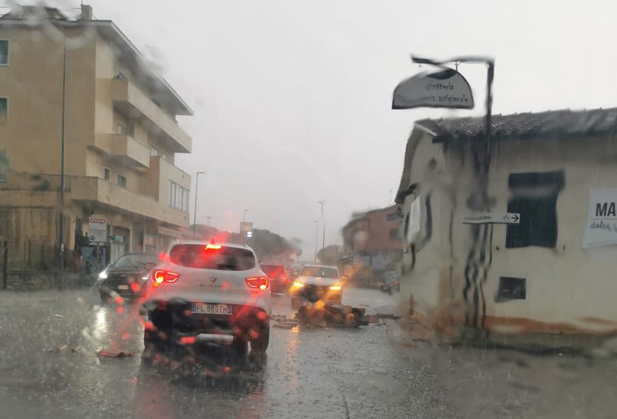 tetto in strada via manganaro