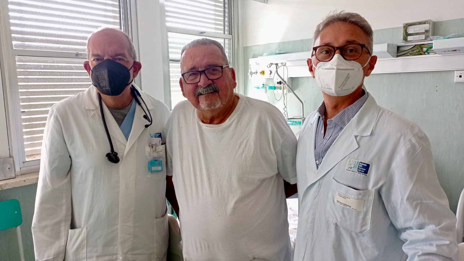 paziente con dott. DUbaldo e a dx il dott. Picchi