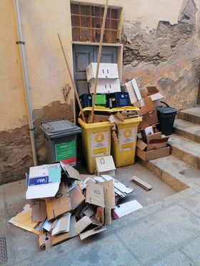 bidoni centro storico rio marina (2)