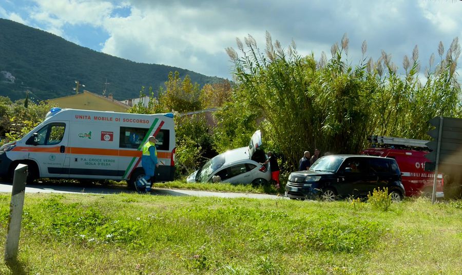 auto nel fossato rotonda