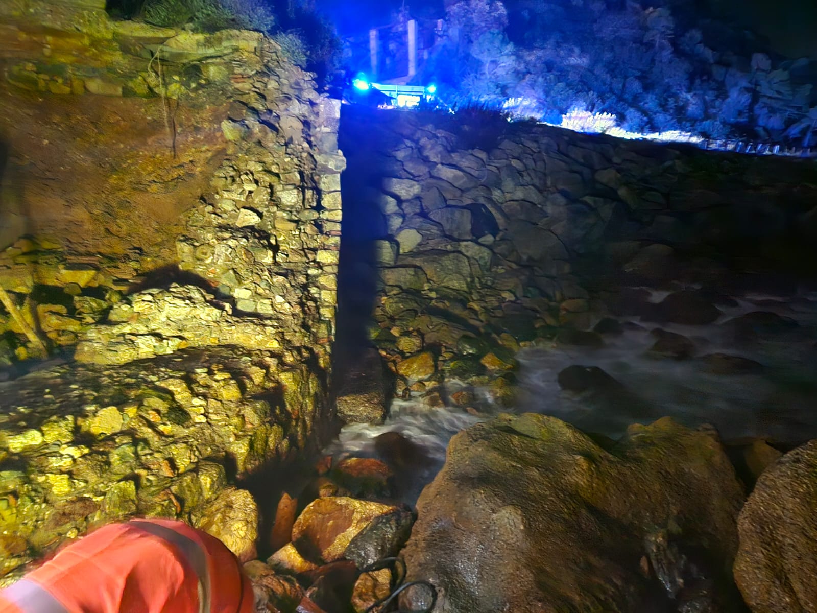 salvataggio ferito scogliera Rio (8)