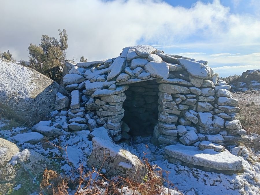 ghiaccio sul capanne caprile