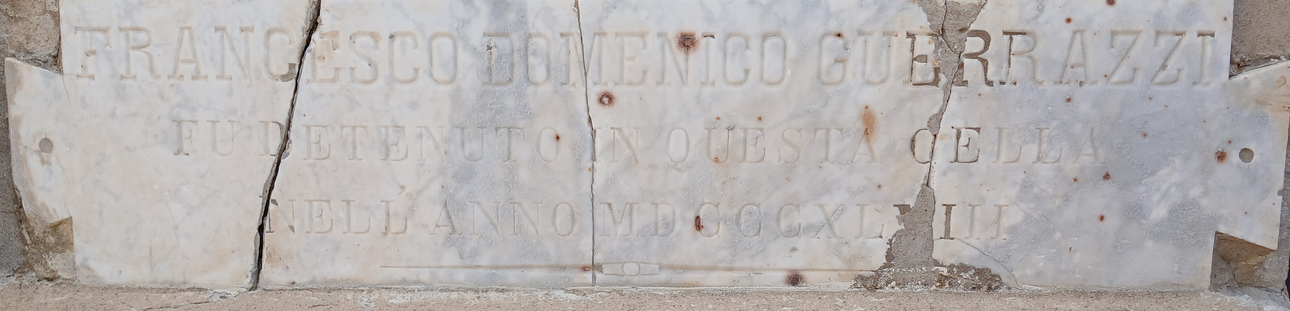 Forte Falcone.Lapide in ricordo della detenzione di Francesco Domenico Guerrazzi
