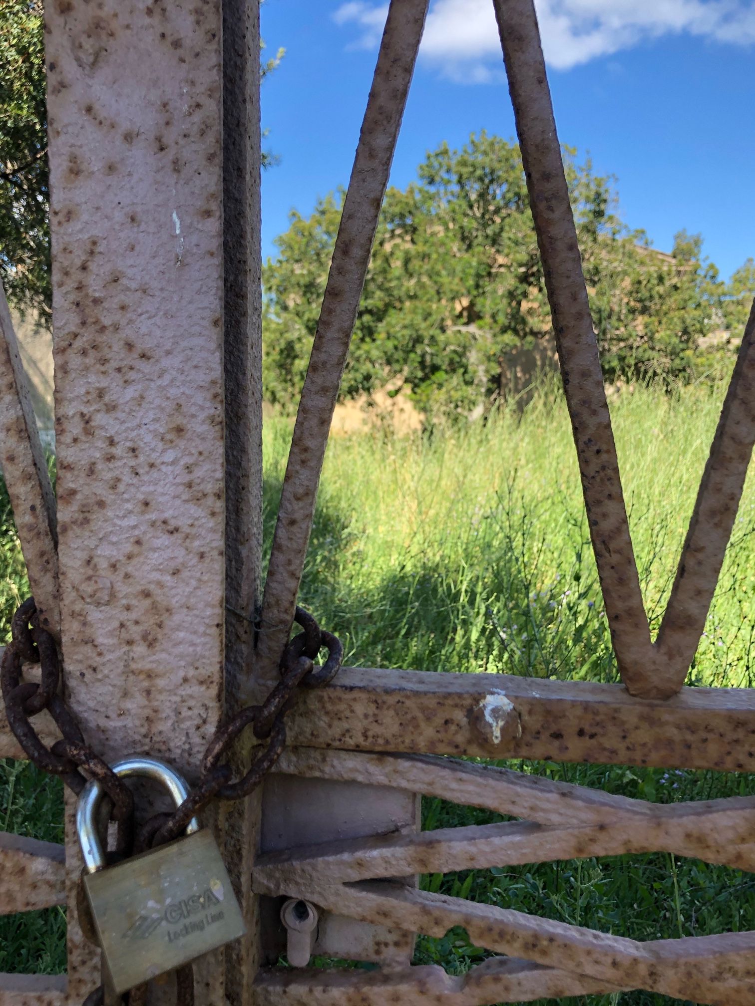 pieve cancello chiuso