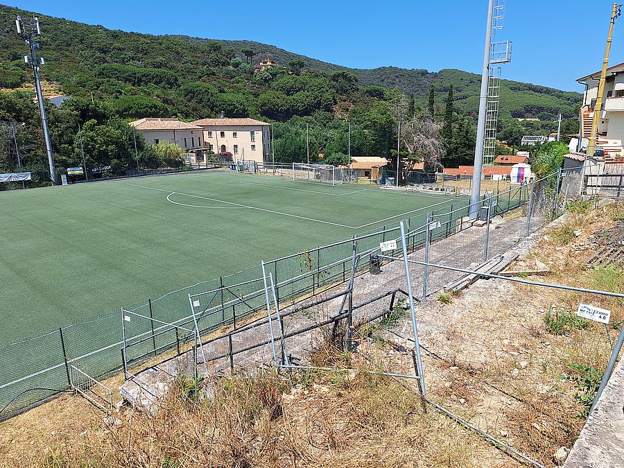 campo sportivosenza tribune 1