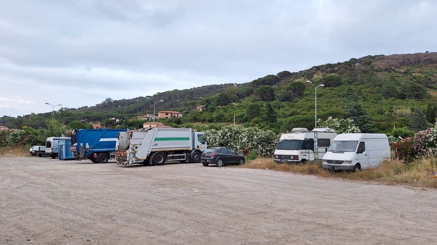 mezzi esa percheggio