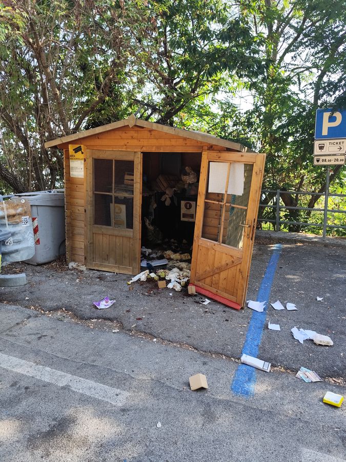 casina spazzatura poggio 1