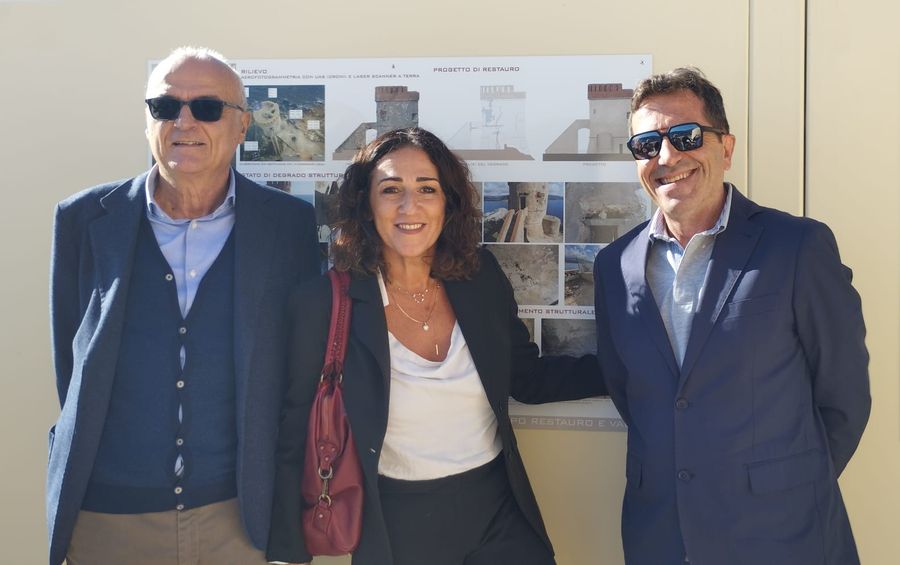 ristruttrazione torre tecnici e sindaco