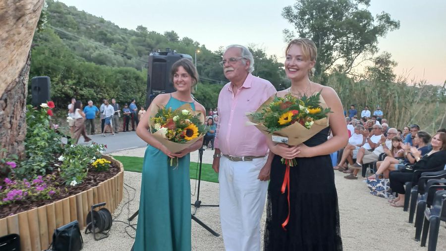 benedizione scultura pino (1)