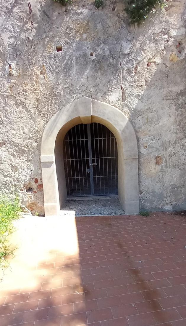 Primo bastione degli Spagnoli. Porta ad arco a tutto sesto