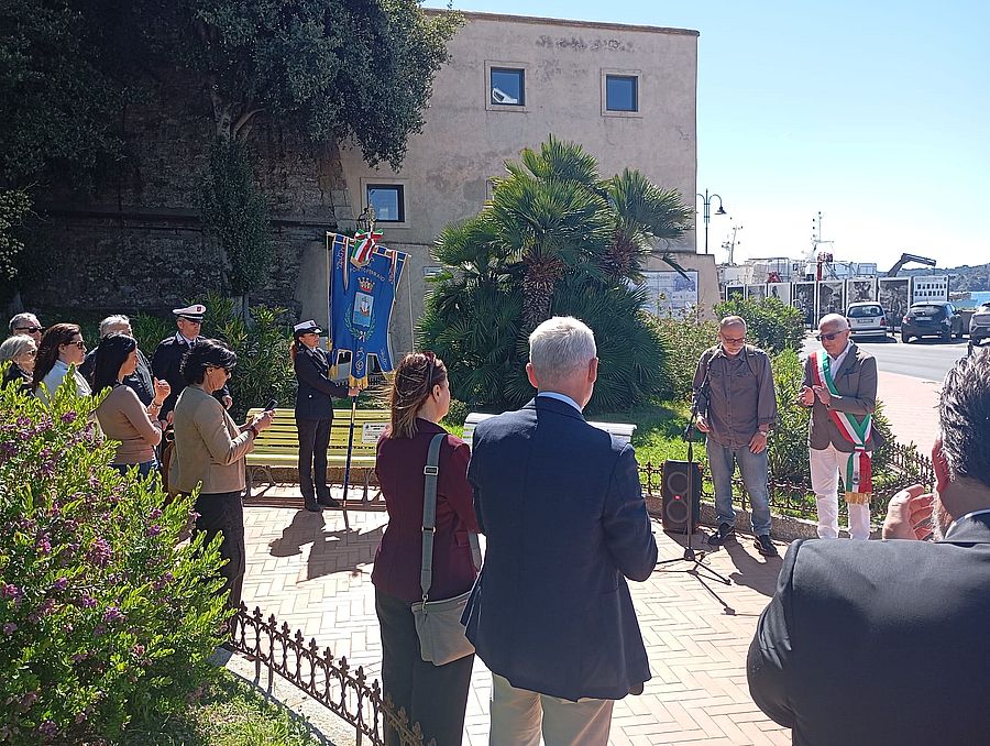 inaugurazione panchina bianca (5) ok