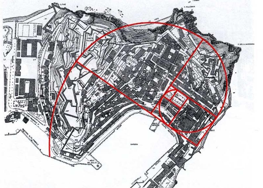 Pianta della città con la conchiglia a spirale del numero aureo