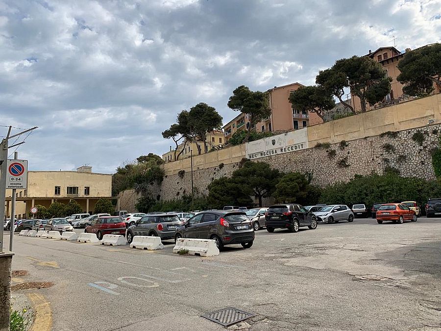 parcheggio ghiaie ora