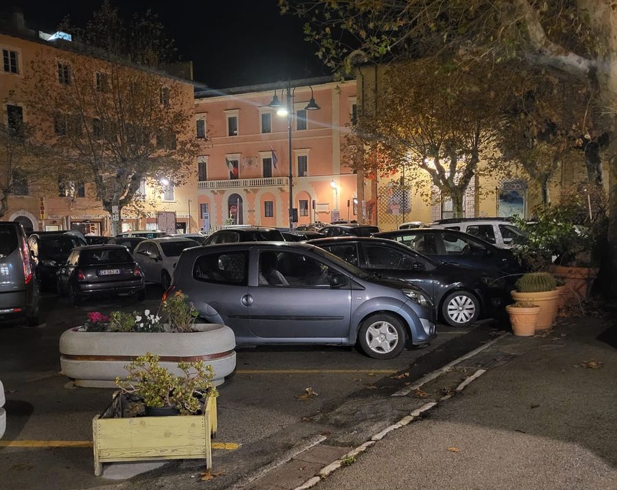 piazza repubblica lampioni rotti (2)