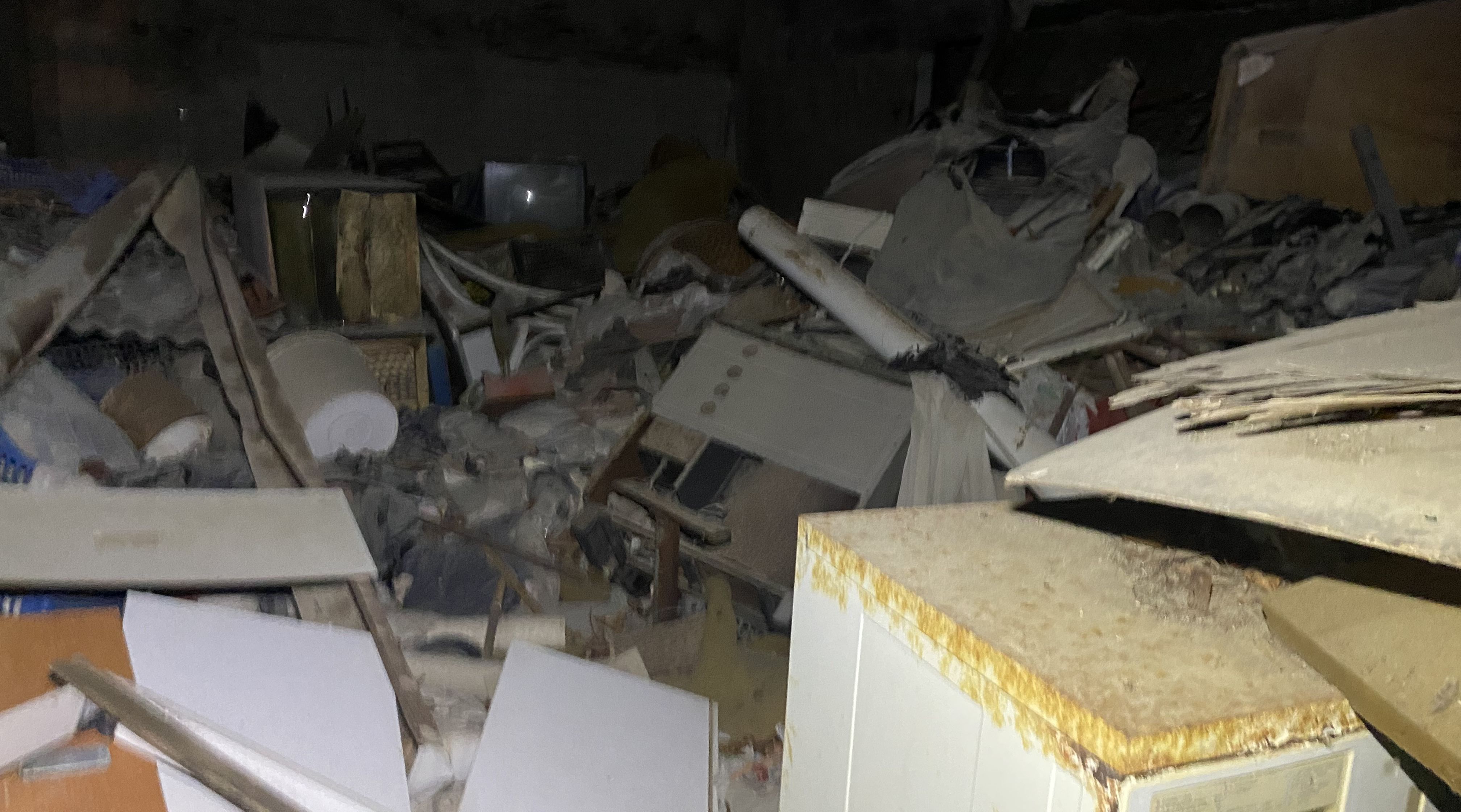 rifiuti magazzino falcone