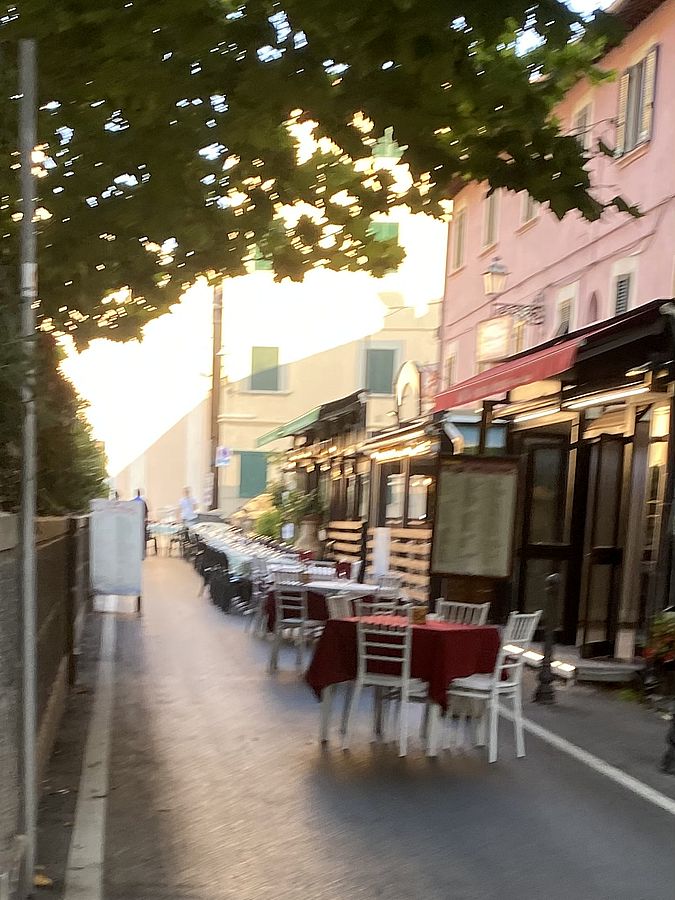 tavoli su strada