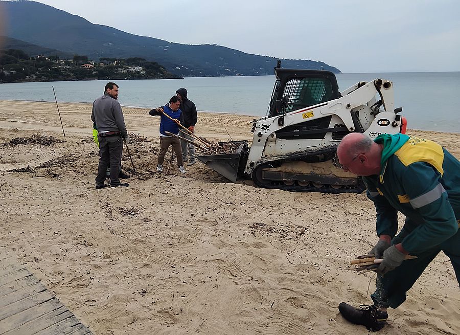 pulizia spiaggi a 2 (1)