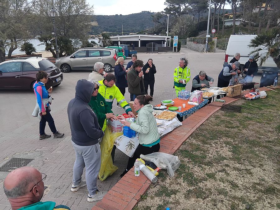 pulizia spiaggia procchio 2026 (4)