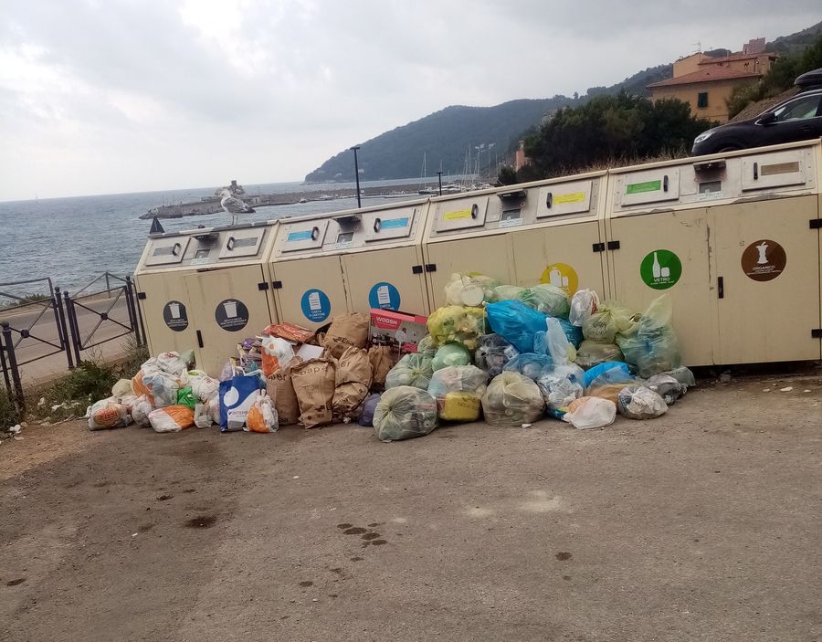 parcheggio vigneria spazzatura