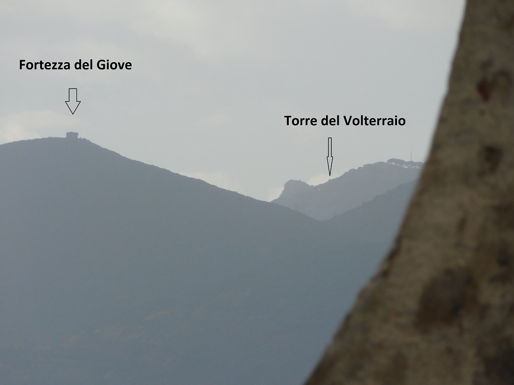 9 Veduta sul Volterraio dal Castello di Piombino foto marchese