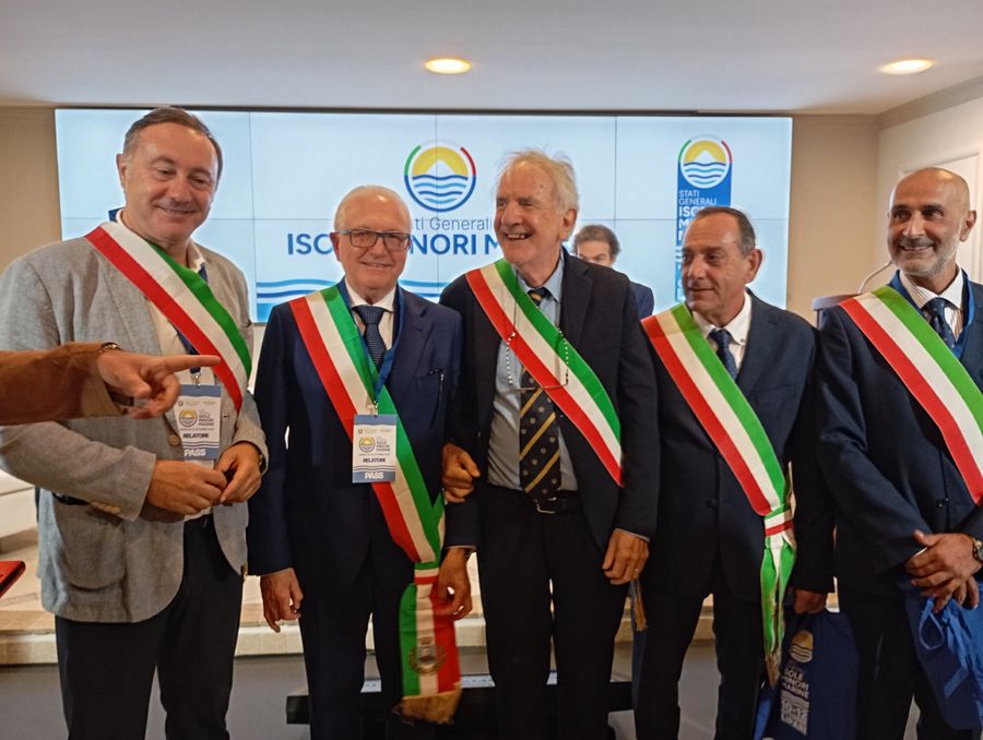 Il sindaco Nocentini con altri sindaci delle isole minori