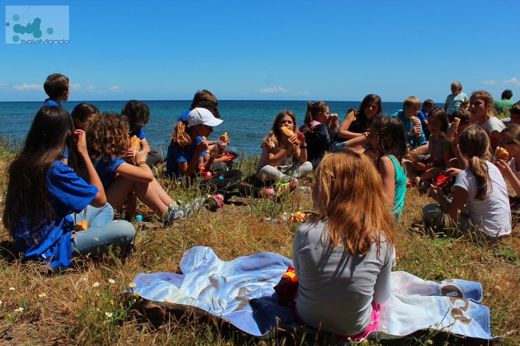 005 isolamondo - merendella in riva al mare