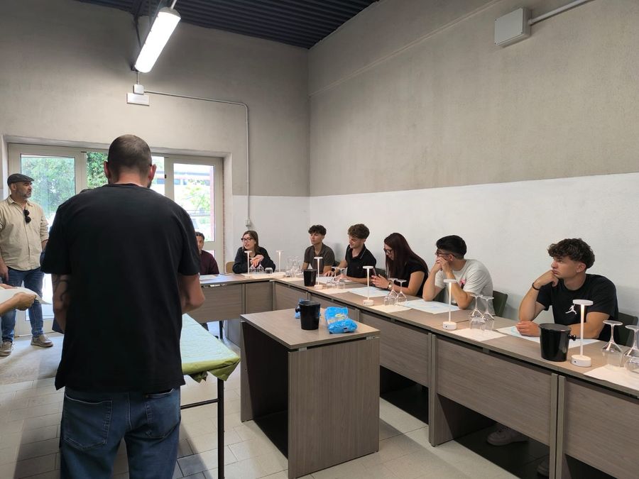 sala degustazione itcg cerboni (1)