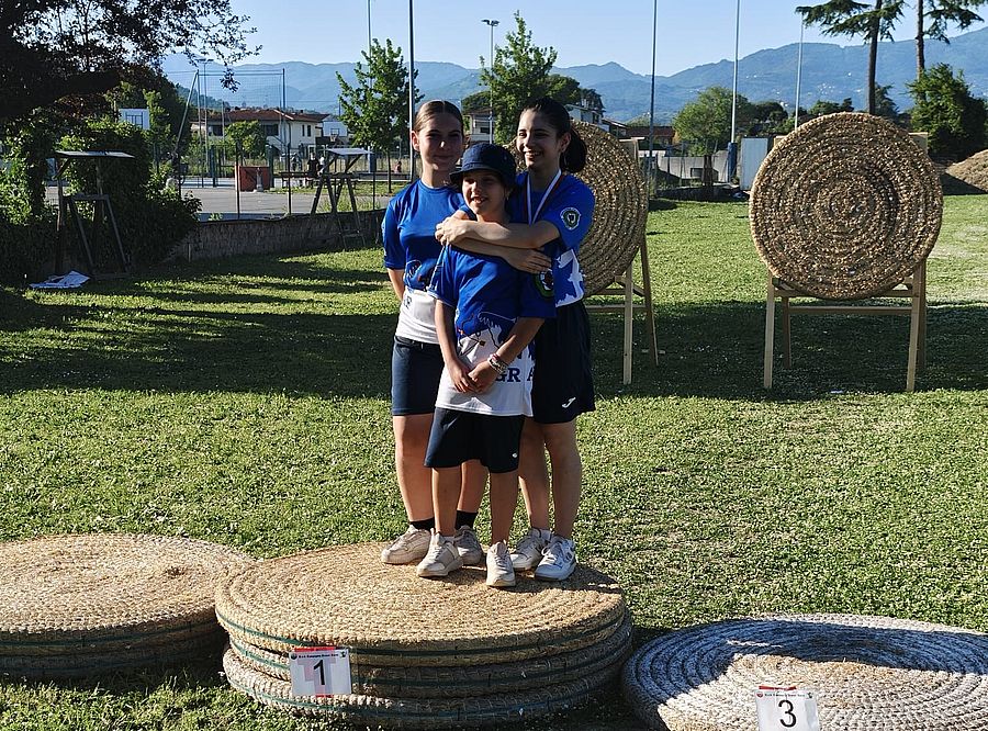 premiazione Alessia insieme a Gioia e Chloe