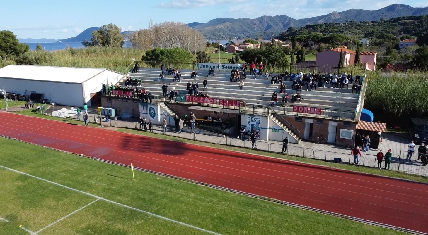 campo rugby no violenza