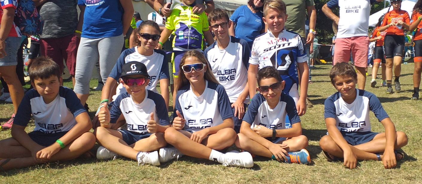 i giovani di Elbabike in attesa delle premiazioni (1)