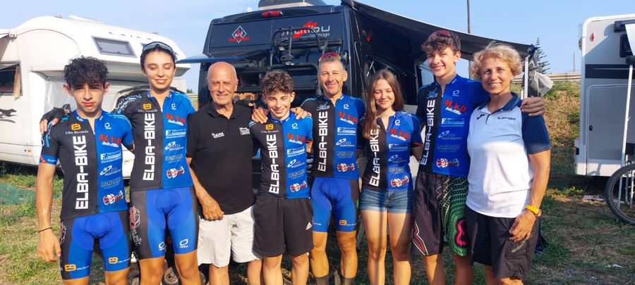 il gruppo elba bike ai tricolori di Albenga