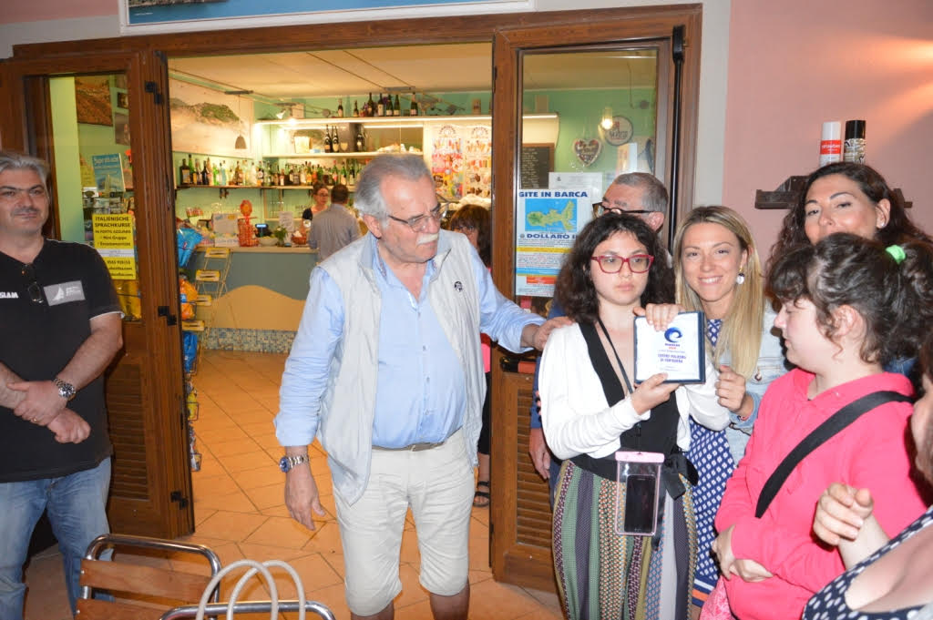 targa consegnata da Papi