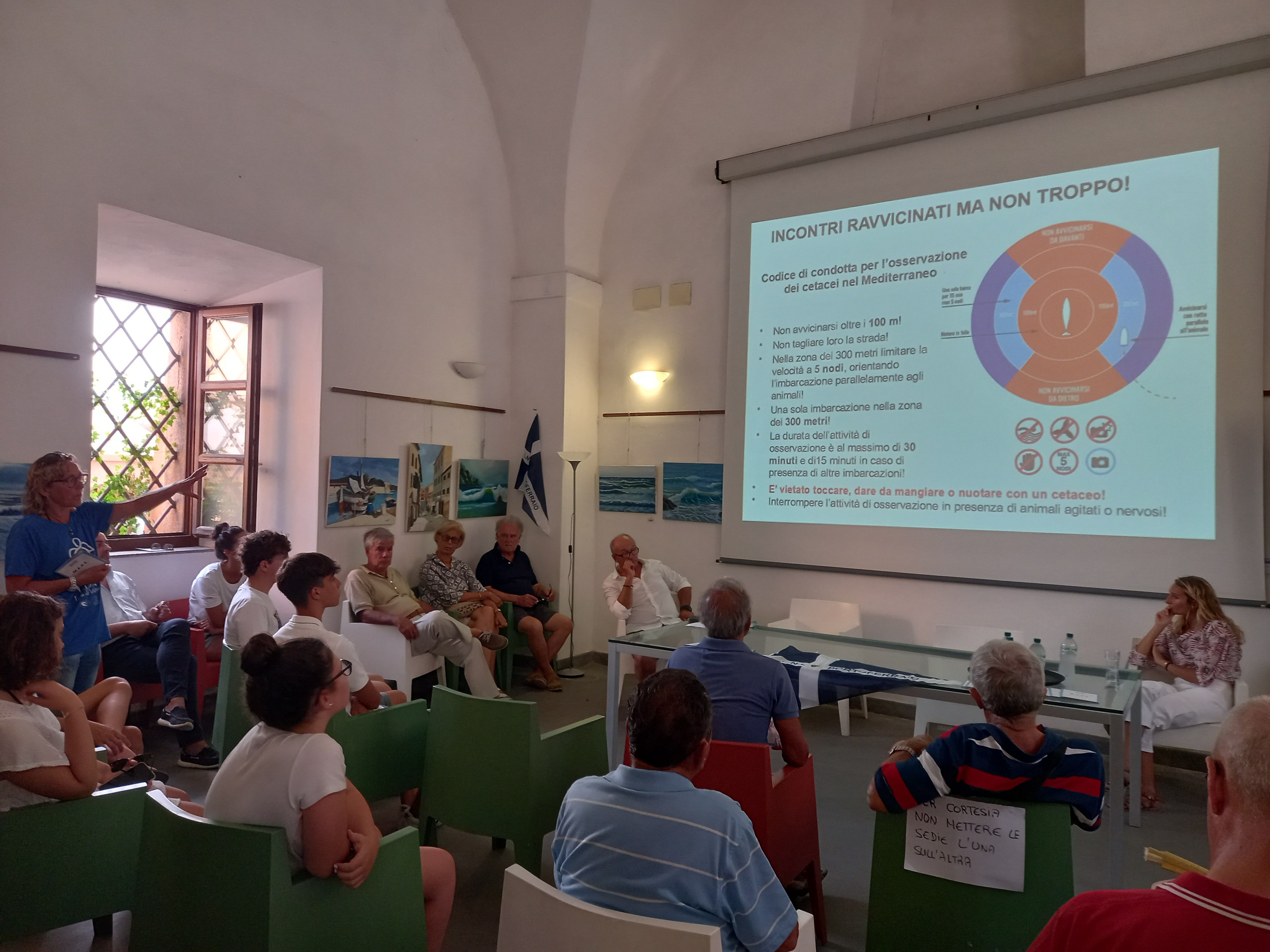 dott.ssa Patrizia Bonelli durante il suo intervento sui mammiferi marini