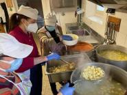L'organizzazione di Elbaman dona cibo alla mensa della Caritas di Portoferraio