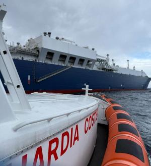 Emergenza sanitaria in mare: soccorso dalla Guardia Costiera  un marittimo a bordo di una petroliera