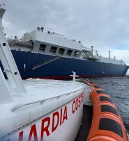 Emergenza sanitaria in mare: soccorso dalla Guardia Costiera  un marittimo a bordo di una petroliera